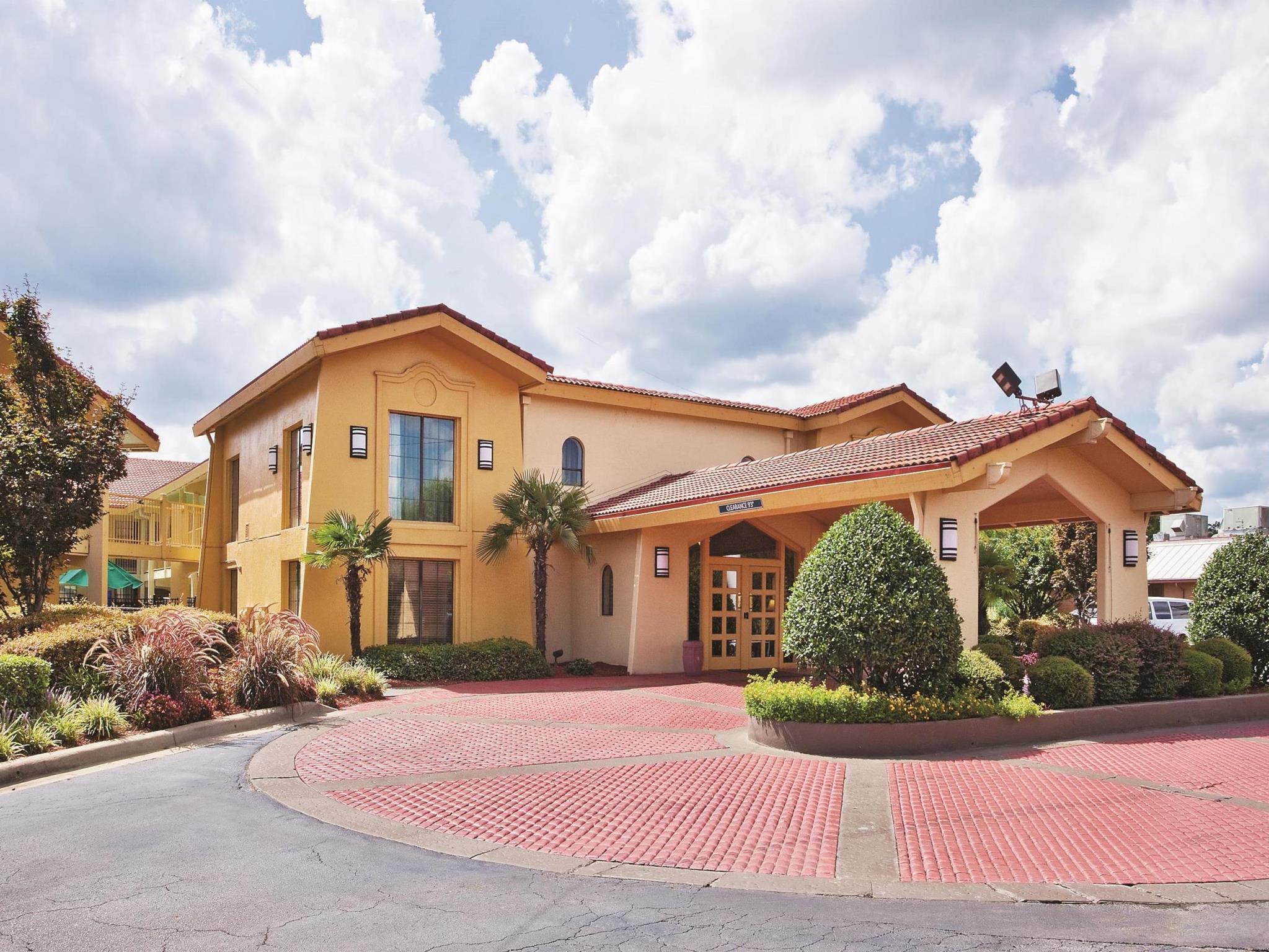 Howard Johnson By Wyndham Columbus Fort Moore Exterior foto